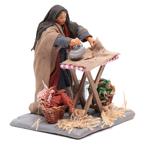 Woman ironing 10cm, Neapolitan Nativity figurine 4