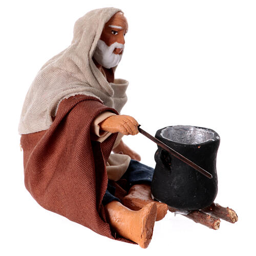 Sitting man with saucepan 10cm, Nativity figurine 3