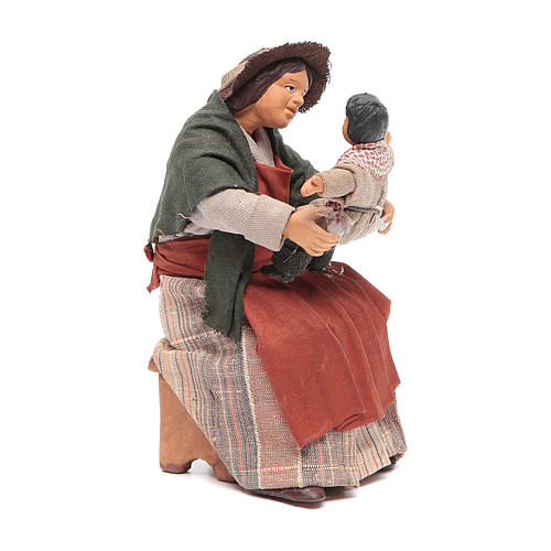Matka siedząca bawiąca się z dzieckiem 14 cm szopka z Neapolu 1