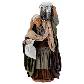 Mujer con cesto con requesón 12 cm