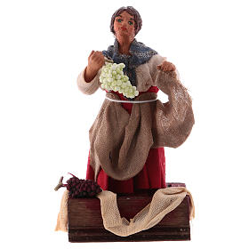 Woman crushing grapes 12 cm for Neapolitan nativity scene.