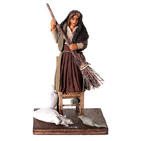 Donna che scaccia i topi 10 cm presepe napoletano