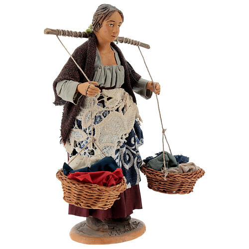 Mujer con cestas de paños belén napolitano 30 cm de altura media 4
