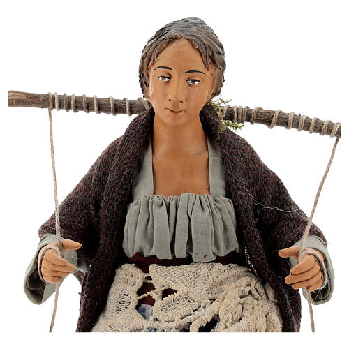Mulher com cestos de panos para presépio napolitano figuras altura média 30 cm 2