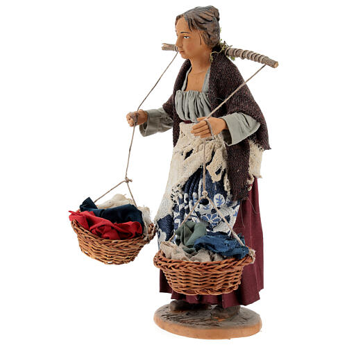 Mulher com cestos de panos para presépio napolitano figuras altura média 30 cm 3