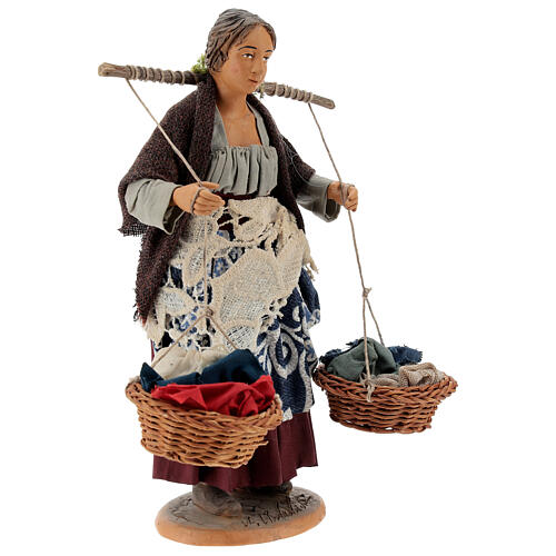 Mulher com cestos de panos para presépio napolitano figuras altura média 30 cm 4