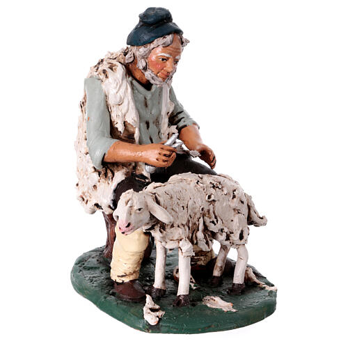 Pastor que tosquia a ovelha em terracota para presépio de Deruta com figuras de 18 cm altura média 3