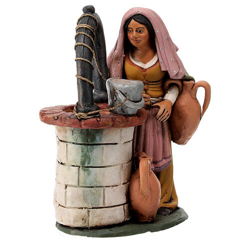 Kobieta przy studni terakota szopka 18 cm 3