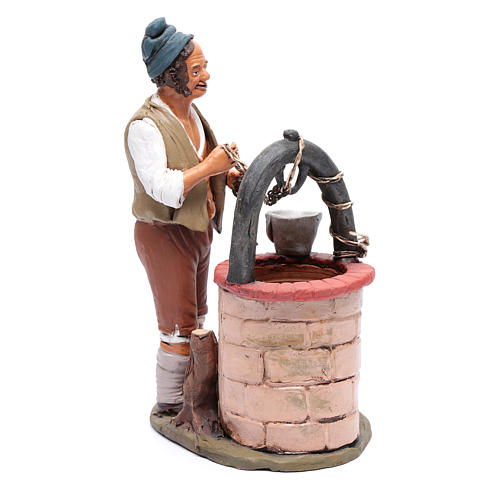 Man drawing water from a well 30cm terracotta Deruta 4