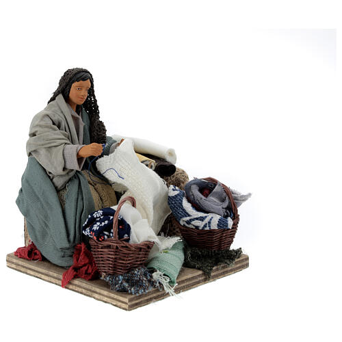 Animated nativity scene, woman sewing 12 cm 3