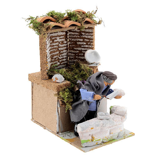 Builder, 8cm animated nativity 3