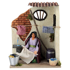 Femme qui met sécher le linge 10 cm mouvement crèche Naples