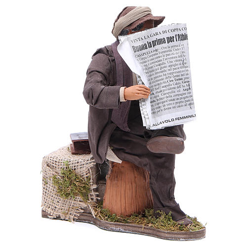 Mężczyzna czytający gazetę 24 cm poruszająca się scena szopki z Neapolu 3