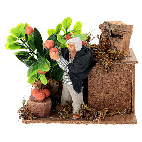 Man picking oranges measuring 10cm, animated nativity figurine