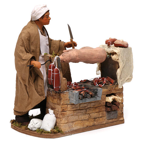 Homem assando porco no rolete cena movimento para presépio napolitano com figuras altura média 24 cm 3