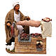 Homem assando porco no rolete cena movimento para presépio napolitano com figuras altura média 24 cm s1