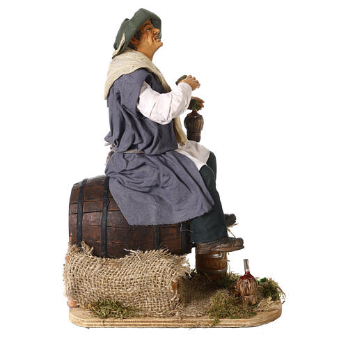 Bewegliche Krippenfigur, Trinker auf dem Fass sitzend, neapolitanischer Stil, für 30 cm Krippe 5