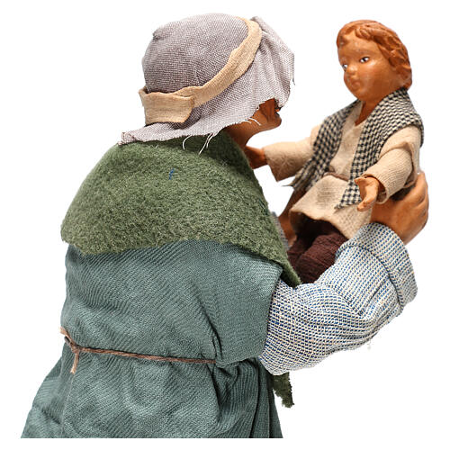 Mężczyzna podnoszący dziecko, szopka neapolitańska 24 cm 4