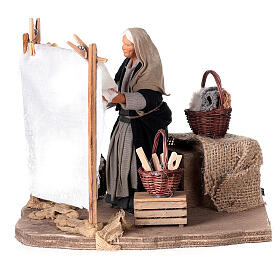 Moving Woman Hanging Clothes Neapolitan nativity 12 cm