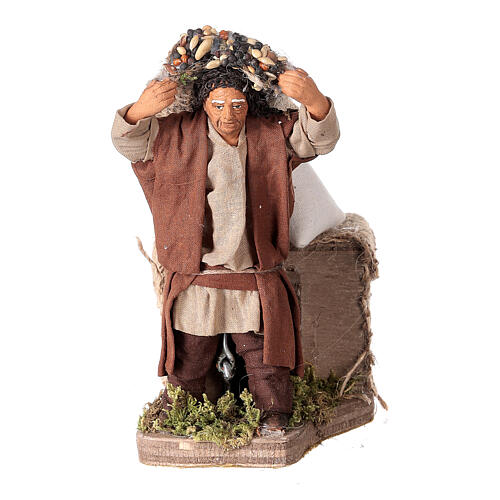 Moving shepherd with bags of seeds for Neapolitan Nativity Scene 10 cm 1