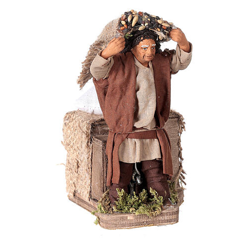 Moving shepherd with bags of seeds for Neapolitan Nativity Scene 10 cm 4