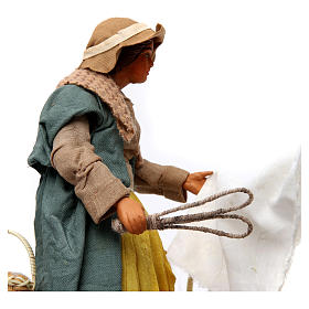 Neapolitanische Krippe: Bewegliche Krippenfigur Frau die Wäsche schlägt für neapolitanische Krippe 24 cm Neapolitanische Krippe: Bewegliche Krippenfigur Frau die Wäsche schlägt für neapolitanische Krippe 24 cm