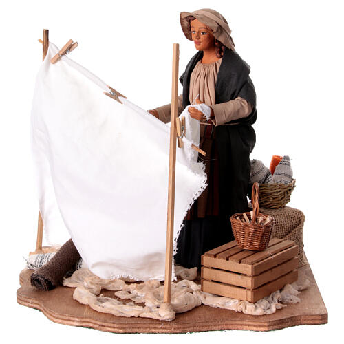 Moving woman beating the laundry for Neapolitan Nativity Scene 24 cm 1