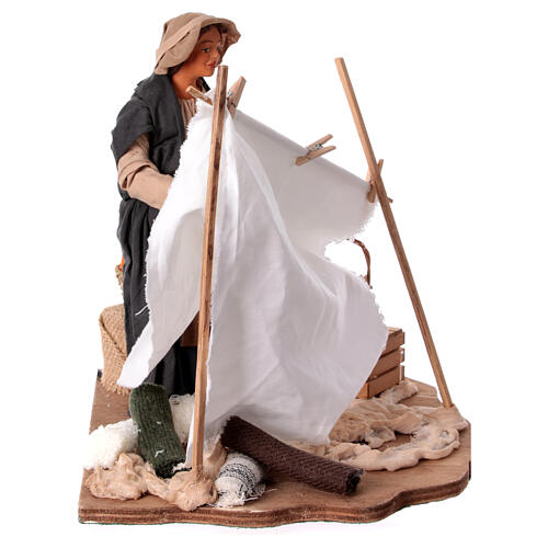 Kobieta rozwieszająca pranie ruchoma figurka, szopka z Neapoli 24 cm 4