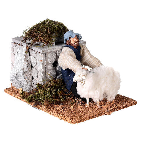 Mężczyzna strzyżący owce, wym. 10x15x10 cm, ruchoma figurka do szopki 12 cm 3