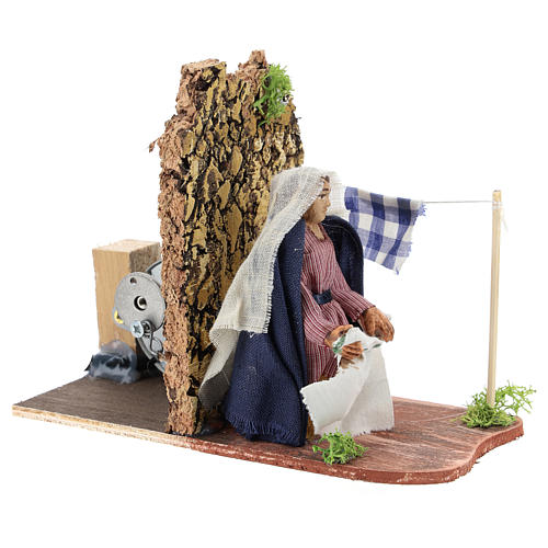 Woman hanging laundry, animated 7 cm Neapolitan nativity 3
