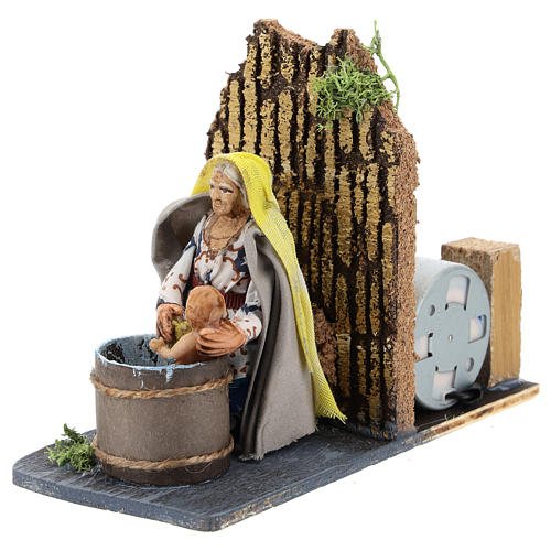 Woman washing baby, animated 7 cm Neapolitan nativity 2