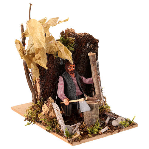 Man cuts wood for Neapolitan Nativity scene of 8 cm 2