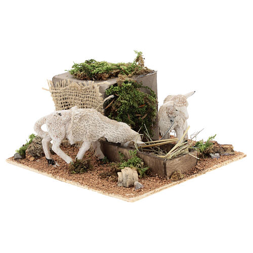 Owce jedzące siano, ruchoma figurka do szopki z Neapolu 6 cm 3