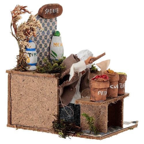 Scenografia szopki – Sprzedawca przypraw z ruchem, 16x9x14 cm, figurka 10 cm 3