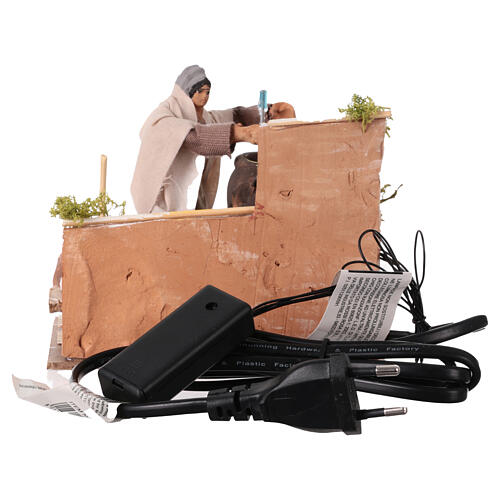 Kobieta przygotowująca polentę w ruchu, z oświetleniem LED, 10x15x10 cm, do szopek 12 cm 4