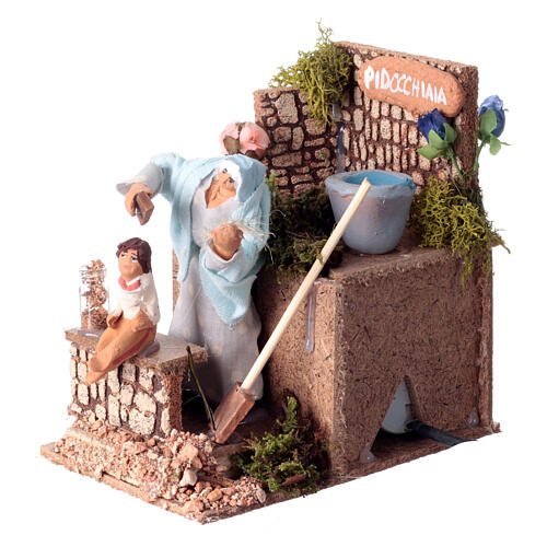 Lady looking for louses, 15x10x15 cm, animated Nativity Scene of 8 cm 2