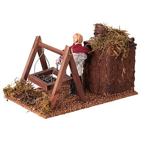 Femme tamisant des légumineuses avec mouvement crèche 12 cm