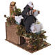 Tosapecore anziano in movimento 15x10x15 cm per presepe da 10 cm s3