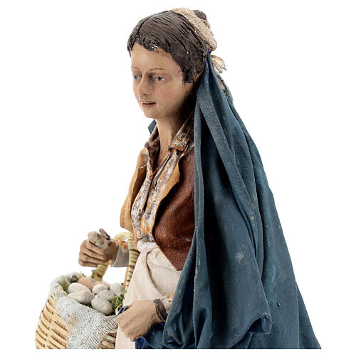 Femme avec panier terre cuite crèche Angela Tripi 30 cm 4