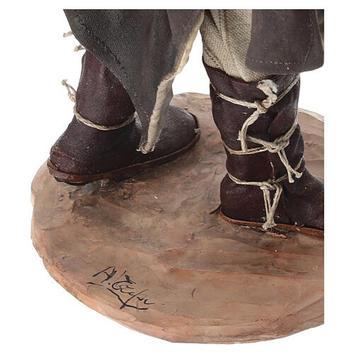 Hirte mit Waage, für 30 cm Krippe von Angela Tripi, Terrakotta 7