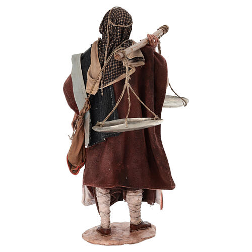 Homme avec balance crèche Angela Tripi 30 cm terre cuite 11