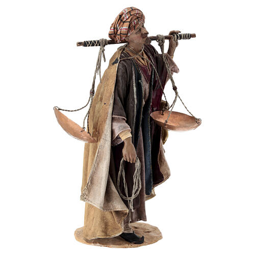 Homme avec balance crèche Angela Tripi 30 cm terre cuite 5