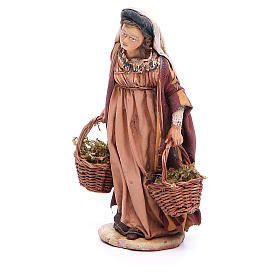 Krippenfiguren von Angela Tripi: Frau mit Moos 13cm Angela Tripi