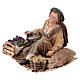 Mujer que vende uvas y cereales Belén 13 cm Angela Tripi terracota s2