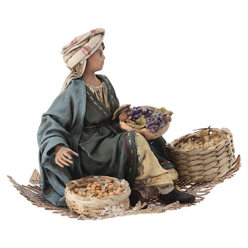 Vendeuse de raisins et céréales 13cm Angela Tripi 3