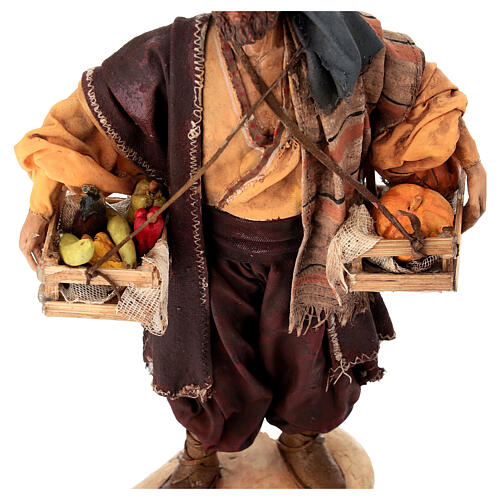 Homme aux légumes 18cm crèche Angela Tripi 4