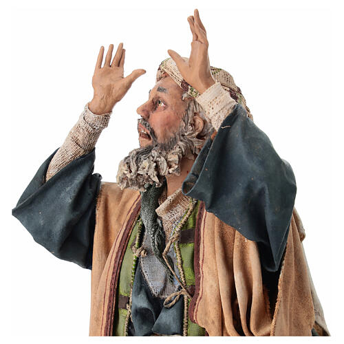 Hombre maravillado Belén 30 cm Angela Tripi 4