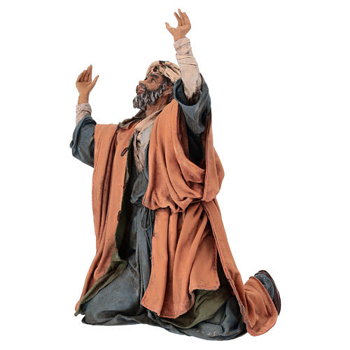 Hombre maravillado Belén 30 cm Angela Tripi 3