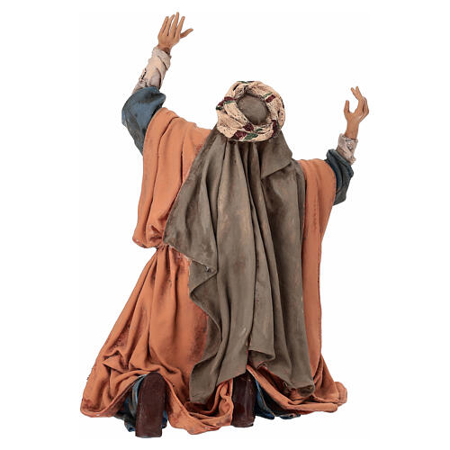 Hombre maravillado Belén 30 cm Angela Tripi 6