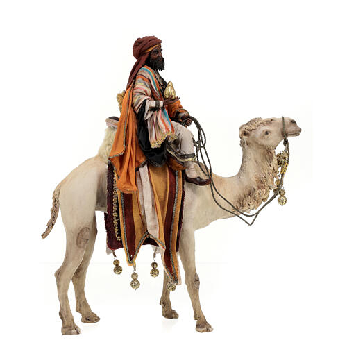 Roi Mage noir avec vase sur chameau 18cm Tripi 1
